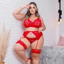 Conjunto Plus Size em Renda com Cinta Liga Vermelho